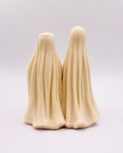 Load image into Gallery viewer, Handmade vegan soaps shaped as a ghost bride and groom. crafted with natural French clays, activated charcoal and essential oils. a eco-friendly, zero waste gift that’s cruelty-free, skin-nourishing, and perfect for Halloween weddings and gifting.
small business UK