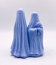 Load image into Gallery viewer, Handmade vegan soaps shaped as a ghost bride and groom. crafted with natural French clays, activated charcoal and essential oils. a eco-friendly, zero waste gift that’s cruelty-free, skin-nourishing, and perfect for Halloween weddings and gifting.
small business UK