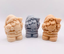 Load image into Gallery viewer, Handmade vegan Father Christmas shaped vegan soaps gift bagged in eco friendly packaging. crafted with natural French clays, activated charcoal and essential oils. a eco-friendly, zero waste gift that’s cruelty-free, skin-nourishing, and perfect for animal lovers.
Perfect for Christmas gifts, secret Santa and stocking fillers. Small business UK