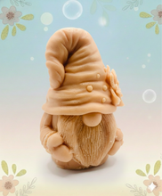 Load image into Gallery viewer, Gnome Gift UK | Gonk Vegan Soap Meet Pickle! The cutest soap you'll ever see! This is Pickle and he's ready to bring a smile to your bathroom! Not only is Pickle adorable, but he's also good for the planet! By using only natural clays, pure essential oils and packaged in eco-friendly materials you can enjoy a guilt-free washing experience.