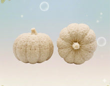 Load image into Gallery viewer, Pumpkin Gift Set | Handmade Vegan Soap | Halloween | Spooky Autumn Decor UK