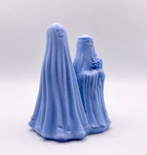 Load image into Gallery viewer, Handmade vegan soaps shaped as a ghost bride and groom. crafted with natural French clays, activated charcoal and essential oils. a eco-friendly, zero waste gift that’s cruelty-free, skin-nourishing, and perfect for Halloween weddings and gifting.
small business UK