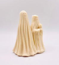 Load image into Gallery viewer, Handmade vegan soaps shaped as a ghost bride and groom. crafted with natural French clays, activated charcoal and essential oils. a eco-friendly, zero waste gift that’s cruelty-free, skin-nourishing, and perfect for Halloween weddings and gifting.
small business UK