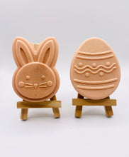 Load image into Gallery viewer, Easter Gift UK, Easter hamper, Eco conscious gifts, Easter Rabbit and Egg Vegan Soaps Set of 2 - Gift Boxed
Easter isn’t just about chocolate (though we love that too)! Treat your loved ones to something a little different this year with our handmade vegan, Easter Gift Set—because clean hands should be just as fun as sticky fingers! zero waste gifts UK. handmade gifts UK. Handmade home style UK. BrIrish made. Handmade UK.
Modern gifts UK. Vegan soap UK.