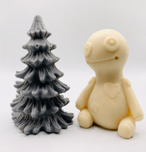 Load image into Gallery viewer, Voodoo Doll & Christmas Tree Vegan Soap Gift Set | Voodoo Doll Gift | Spooky Christmas Gift Idea