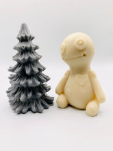 Load image into Gallery viewer, Creepmas Gift - Halloween gift Voodoo Doll & Christmas Tree Vegan Soaps - Gift boxed Embrace the dark side with our Creepy Christmas soap range! This haunting gift set features a charcoal Christmas tree and a spooky voodoo doll in your choice of colour and essential oil. Handmade with vegan, cruelty-free ingredients and gift boxed in eco-friendly packaging.  Beware a little holiday fear is near!
Set contains:
1 x Voodoo Doll Soap (colour changeable)
1 x Christmas Tree Soap (Charcoal)