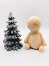 Load image into Gallery viewer, Creepmas Gift - Halloween gift Voodoo Doll & Christmas Tree Vegan Soaps - Gift boxed Embrace the dark side with our Creepy Christmas soap range! This haunting gift set features a charcoal Christmas tree and a spooky voodoo doll in your choice of colour and essential oil. Handmade with vegan, cruelty-free ingredients and gift boxed in eco-friendly packaging.  Beware a little holiday fear is near!
Set contains:
1 x Voodoo Doll Soap (colour changeable)
1 x Christmas Tree Soap (Charcoal)