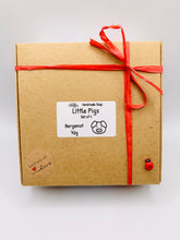 Load image into Gallery viewer, Pig Gift | pig lover gift | farm animal gift | cute pig gift | | Birthday gift, Christmas gift, Stocking filler, Little Pigs Vegan Soaps - Set of 4 90g - Gift Boxed Eco conscious gift This cute set of four gorgeous pig soaps are the perfect gift for any pig or farm animal lover! Beautifully gift boxed in eco friendly packaging, ready to give your loved one.