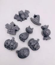 Load image into Gallery viewer, Mini Spooky Halloween Vegan Soaps – Set of 8 - Gift Set | Halloween Gift UK