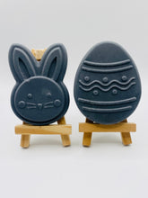 Load image into Gallery viewer, Easter Gift UK, Easter hamper, Eco conscious gifts, Easter Rabbit and Egg Vegan Soaps Set of 2 - Gift Boxed
Easter isn’t just about chocolate (though we love that too)! Treat your loved ones to something a little different this year with our handmade vegan, Easter Gift Set—because clean hands should be just as fun as sticky fingers! zero waste gifts UK. handmade gifts UK. Handmade home style UK. BrIrish made. Handmade UK.
Modern gifts UK. Vegan soap UK.