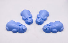 Load image into Gallery viewer, Pig Gift | pig lover gift | farm animal gift | cute pig gift | | Birthday gift, Christmas gift, Stocking filler, Little Pigs Vegan Soaps - Set of 4 90g - Gift Boxed Eco conscious gift This cute set of four gorgeous pig soaps are the perfect gift for any pig or farm animal lover! Beautifully gift boxed in eco friendly packaging, ready to give your loved one.