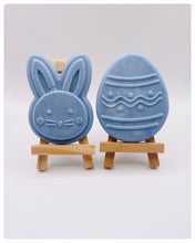 Load image into Gallery viewer, Easter Gift UK, Easter hamper, Eco conscious gifts, Easter Rabbit and Egg Vegan Soaps Set of 2 - Gift Boxed
Easter isn’t just about chocolate (though we love that too)! Treat your loved ones to something a little different this year with our handmade vegan, Easter Gift Set—because clean hands should be just as fun as sticky fingers! zero waste gifts UK. handmade gifts UK. Handmade home style UK. BrIrish made. Handmade UK.
Modern gifts UK. Vegan soap UK.