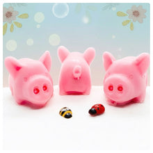 Load image into Gallery viewer, Pig Gift | cute pig soap, handmade pig soap | Unique pig Gift | pig Lover Gift | Chunky Pigs Vegan Soap - Set of 3 - Gift Boxed
Oink Oink! Say hello to the cutest addition to your bathroom - this gorgeous, set of three, chunky little piggie soaps! This adorable trio are gift boxed in eco-friendly packaging.