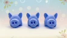 Load image into Gallery viewer, Pig Gift | cute pig soap, handmade pig soap | Unique pig Gift | pig Lover Gift | Chunky Pigs Vegan Soap - Set of 3 - Gift Boxed
Oink Oink! Say hello to the cutest addition to your bathroom - this gorgeous, set of three, chunky little piggie soaps! This adorable trio are gift boxed in eco-friendly packaging.