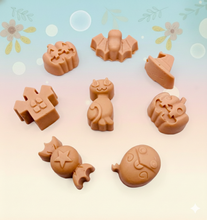 Load image into Gallery viewer, Mini Spooky Halloween Vegan Soaps – Set of 8 - Gift Set | Halloween Gift UK