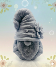 Load image into Gallery viewer, Gnome Gift UK | Gonk Vegan Soap Meet Pickle! The cutest soap you'll ever see! This is Pickle and he's ready to bring a smile to your bathroom! Not only is Pickle adorable, but he's also good for the planet! By using only natural clays, pure essential oils and packaged in eco-friendly materials you can enjoy a guilt-free washing experience.
