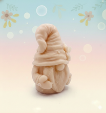 Load image into Gallery viewer, Gnome Gift UK | Gonk Vegan Soap Meet Pickle! The cutest soap you'll ever see! This is Pickle and he's ready to bring a smile to your bathroom! Not only is Pickle adorable, but he's also good for the planet! By using only natural clays, pure essential oils and packaged in eco-friendly materials you can enjoy a guilt-free washing experience.