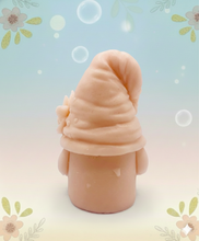 Load image into Gallery viewer, Gnome Gift UK | Gonk Vegan Soap Meet Pickle! The cutest soap you'll ever see! This is Pickle and he's ready to bring a smile to your bathroom! Not only is Pickle adorable, but he's also good for the planet! By using only natural clays, pure essential oils and packaged in eco-friendly materials you can enjoy a guilt-free washing experience.