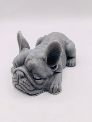 French Bulldog Gift | bulldog Frenchie gift | Frenchie dog Gift | unique dog Gift | pet gift | Sleepy French Bulldog Vegan Soap
Our sleepy French Bulldog soap is almost too cute to use — but we promise, your skin will thank you! This snoozy little pup, complete with a cute heart on his bum, is handmade with your choice of French clay and essential oil, so you get a bar that’s as unique as you are.Perfect for dog lovers, self-care enthusiasts, or anyone who just really wants an adorable bulldog in thei