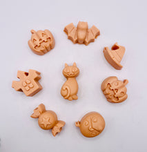 Load image into Gallery viewer, Mini Spooky Halloween Vegan Soaps – Set of 8 - Gift Boxed | Halloween Gift | Spooky Gift | Alternative Gift Idea
