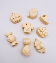Load image into Gallery viewer, Mini Spooky Halloween Vegan Soaps – Set of 8 - Gift Boxed | Halloween Gift | Spooky Gift | Alternative Gift Idea
