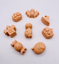 Load image into Gallery viewer, Mini Spooky Halloween Vegan Soaps – Set of 8 - Gift Boxed | Halloween Gift | Spooky Gift | Alternative Gift Idea
