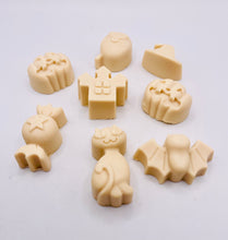 Load image into Gallery viewer, Mini Spooky Halloween Vegan Soaps – Set of 8 - Gift Boxed | Halloween Gift | Spooky Gift | Alternative Gift Idea
