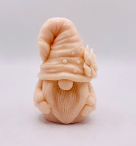 This is Pickle and he's ready to bring a smile to your bathroom! Not only is Pickle adorable, but he's also good for the planet! By using only natural clays, pure essential oils and packaged in eco-friendly materials you can enjoy a guilt-free washing experience.