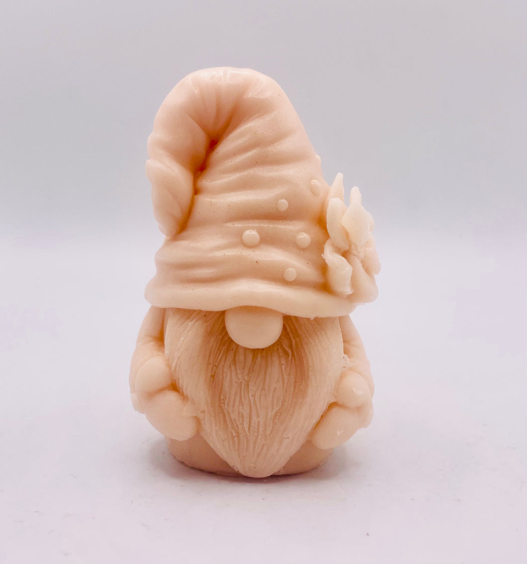 This is Pickle and he's ready to bring a smile to your bathroom! Not only is Pickle adorable, but he's also good for the planet! By using only natural clays, pure essential oils and packaged in eco-friendly materials you can enjoy a guilt-free washing experience.