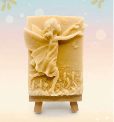 Handmade vegan soap featuring a pretty fairy chasing a butterfly and packaged in beautiful eco friendly packaging. crafted with natural French clays, activated charcoal and essential oils. a eco-friendly, zero waste gift that’s cruelty-free, skin-nourishing, and perfect for fairy lovers and whimsical themed gifts. Small business UK
