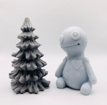 Load image into Gallery viewer, Creepy Christmas Range - Voodoo Doll &amp; Christmas Tree Soap Gift Set
