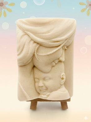 Handmade vegan soaps featuring mother and her new baby, in beautiful eco friendly packaging. crafted with natural French clays, activated charcoal and essential oils. a eco-friendly, zero waste gift that’s cruelty-free, skin-nourishing, the perfect gift for any new mother or baby shower gift. small business UK