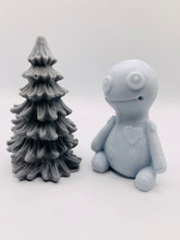 Load image into Gallery viewer, Creepy Christmas Range - Voodoo Doll &amp; Christmas Tree Soap Gift Set
