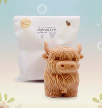 Load image into Gallery viewer, Handmade vegan soaps featuring a  large detailed highland cow. crafted with natural French clays, activated charcoal and essential oils. a eco-friendly, zero waste gift that’s cruelty-free, skin-nourishing, and perfect for animal lovers and gifting.
