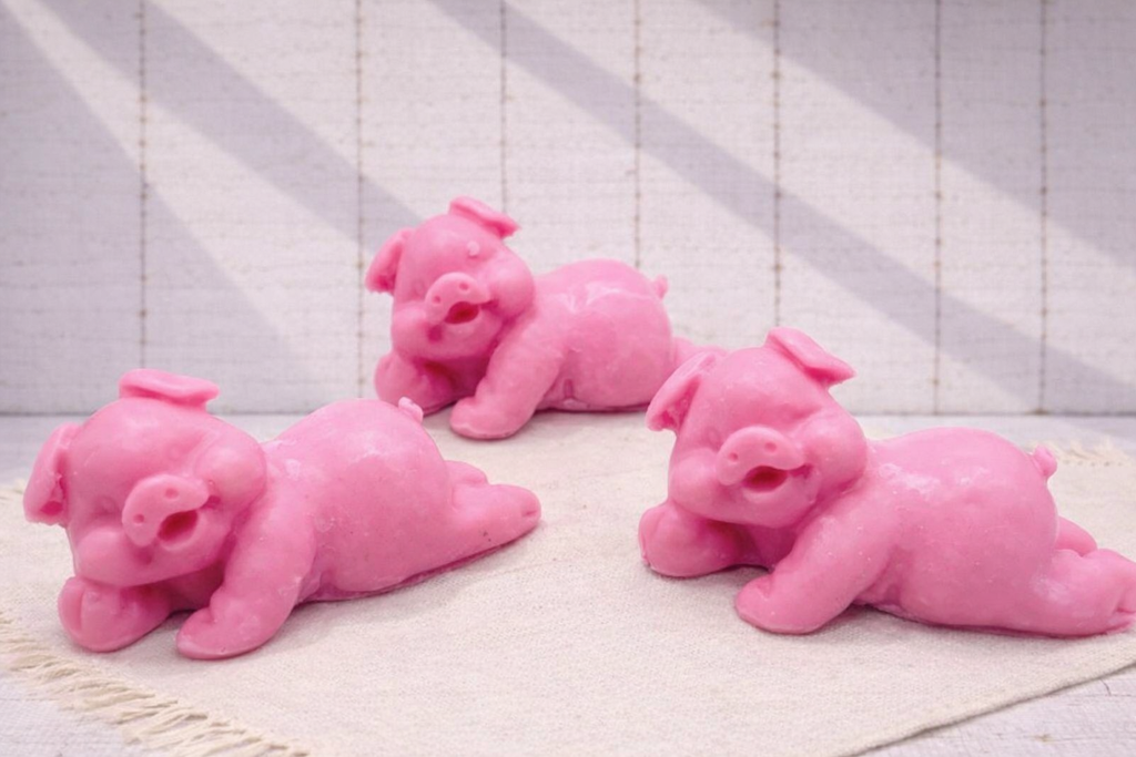 This cute set of three  gorgeous laughing pig soaps are the perfect gift for any pig or farm animal lover