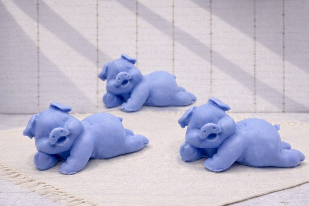 This cute set of three  gorgeous laughing pig soaps are the perfect gift for any pig or farm animal lover