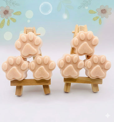 Handmade vegan soaps shaped with paw prints. set of 6, beautifully gift boxed in eco friendly packaging.  crafted with natural French clays, activated charcoal and essential oils. a eco-friendly, zero waste gift that’s cruelty-free, skin-nourishing, and perfect for animal lovers and gifting. Small Business UK 