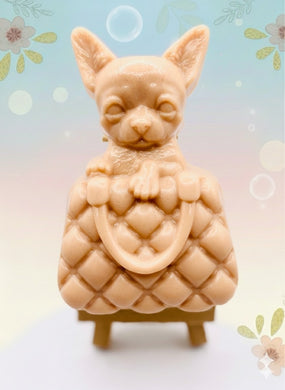 Handmade vegan soaps featuring a chihuahua peeping out of a handbag packaged in beautiful eco friendly packaging. crafted with natural French clays, activated charcoal and essential oils. a eco-friendly, zero waste gift that’s cruelty-free, skin-nourishing, the perfect gift for dog lovers or animal lovers. small business UK