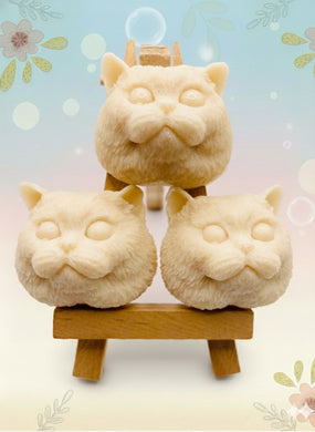 Handmade vegan soaps featuring a set of three little cat faces gift boxed in beautiful eco friendly packaging. crafted with natural French clays, activated charcoal and essential oils. a eco-friendly, zero waste gift that’s cruelty-free, skin-nourishing, the perfect gift for cat lovers or animal lovers. small business UK