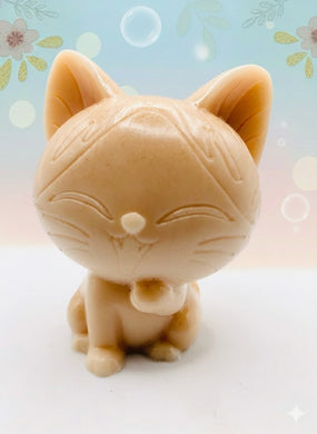 Handmade vegan soaps featuring a cute happy cat in beautiful eco friendly packaging. crafted with natural French clays, activated charcoal and essential oils. a eco-friendly, zero waste gift that’s cruelty-free, skin-nourishing, the perfect gift for cat lovers, or for animal lover gifts. small business UK