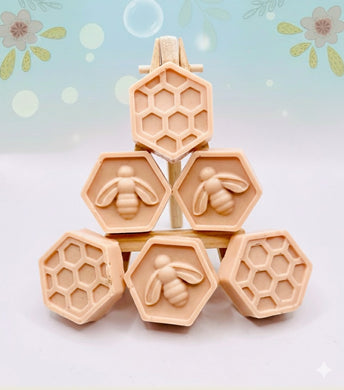 Bee & Honeycomb Vegan Soaps - Set of 6 - Gift Boxed in beautiful eco friendly packaging. Our set of six, bee and honeycomb design soaps are the bee's knees, made with natural clays and essential oils to make your skin buzz with happiness.  Gift boxed in eco-friendly packaging, because saving the planet is sweeter than honey!   Available in your choice of colour and essential oil: small business UK