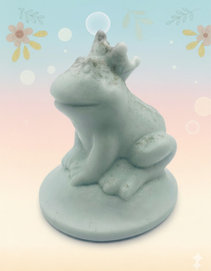 Handmade vegan soaps featuring a frog wearing a crown, in beautiful eco friendly packaging. crafted with natural French clays, activated charcoal and essential oils. a eco-friendly, zero waste gift that’s cruelty-free, skin-nourishing, the perfect gift for frog lovers or for animal lovers. small business UK