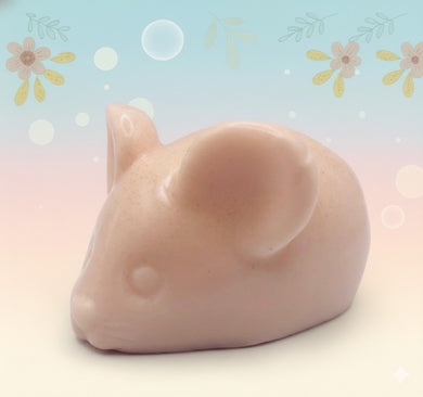 Handmade vegan soaps featuring a chunky mouse soap in beautiful eco friendly packaging. crafted with natural French clays, activated charcoal and essential oils. a eco-friendly, zero waste gift that’s cruelty-free, skin-nourishing, the perfect gift for any mouse or animal lover. UK Small Business