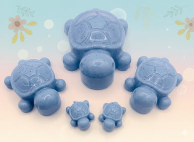 Handmade vegan soaps featuring a  set of 5 turtle family soaps and gift boxed in beautiful eco friendly packaging crafted with natural French clays, activated charcoal and essential oils. a eco-friendly, zero waste gift that’s cruelty-free, skin-nourishing, and perfect for turtle lovers and animal themed gifts. small business UK