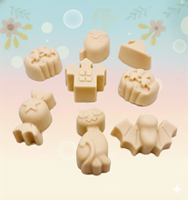 Load image into Gallery viewer, Mini Spooky Halloween Vegan Soaps – Set of 8 - Gift Set | Halloween Gift UK
