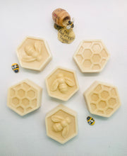 Load image into Gallery viewer, Bee &amp; Honeycomb Soaps 120g - Set of 6 - Gift Boxed
