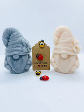 Load image into Gallery viewer, ‘Pickle’ The Gonks &amp; Heart 200g - Gift Boxed
