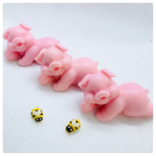 Load image into Gallery viewer, Laughing Piglets - Set of 3 - 90g - Gift Boxed
