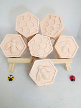 Load image into Gallery viewer, Bee &amp; Honeycomb Soaps 120g - Set of 6 - Gift Boxed
