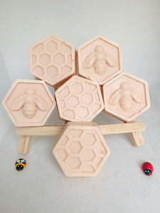 Bee & Honeycomb Soaps 120g - Set of 6 - Gift Boxed